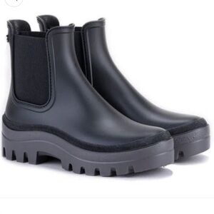 NEW Igor Black Ankle Water Boots